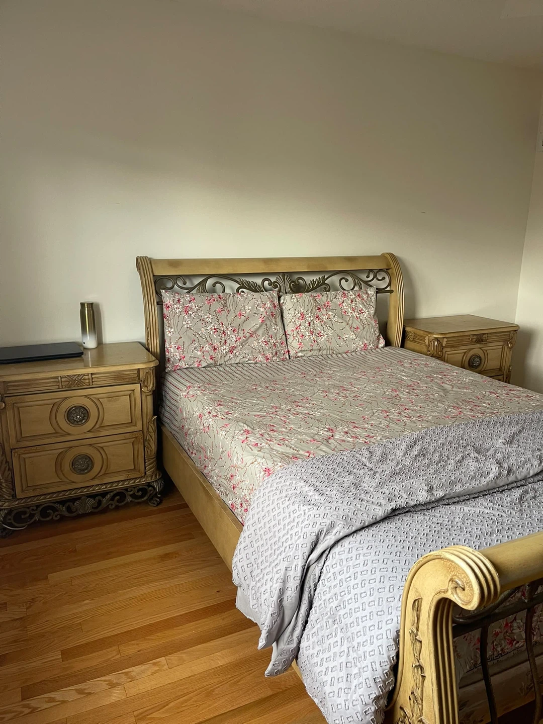 Vintage Style Bed Frame and Two Nightstands
