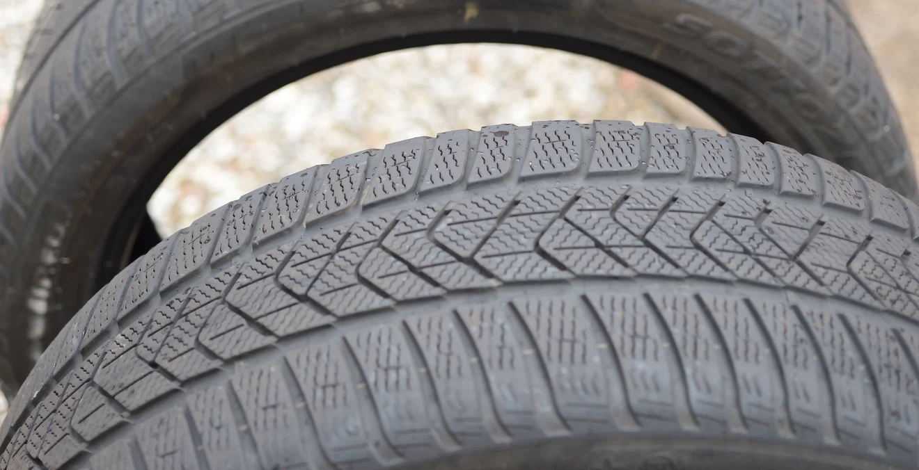 Staggered Pirelli Winter Sottozero Tires x 4 - photo 2