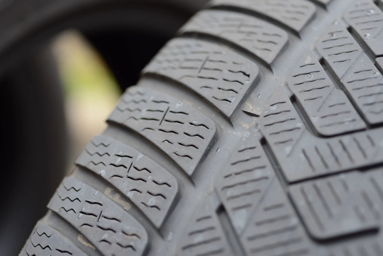 Staggered Pirelli Winter Sottozero Tires x 4 - photo 4