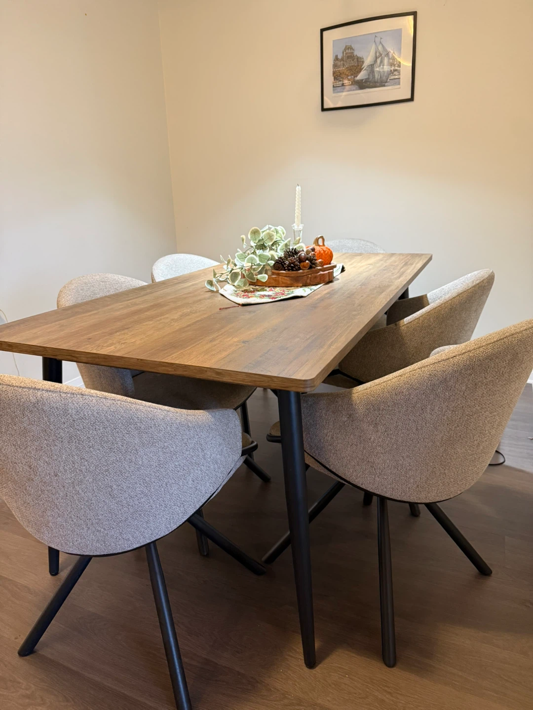 Dining table and 6 chairs set