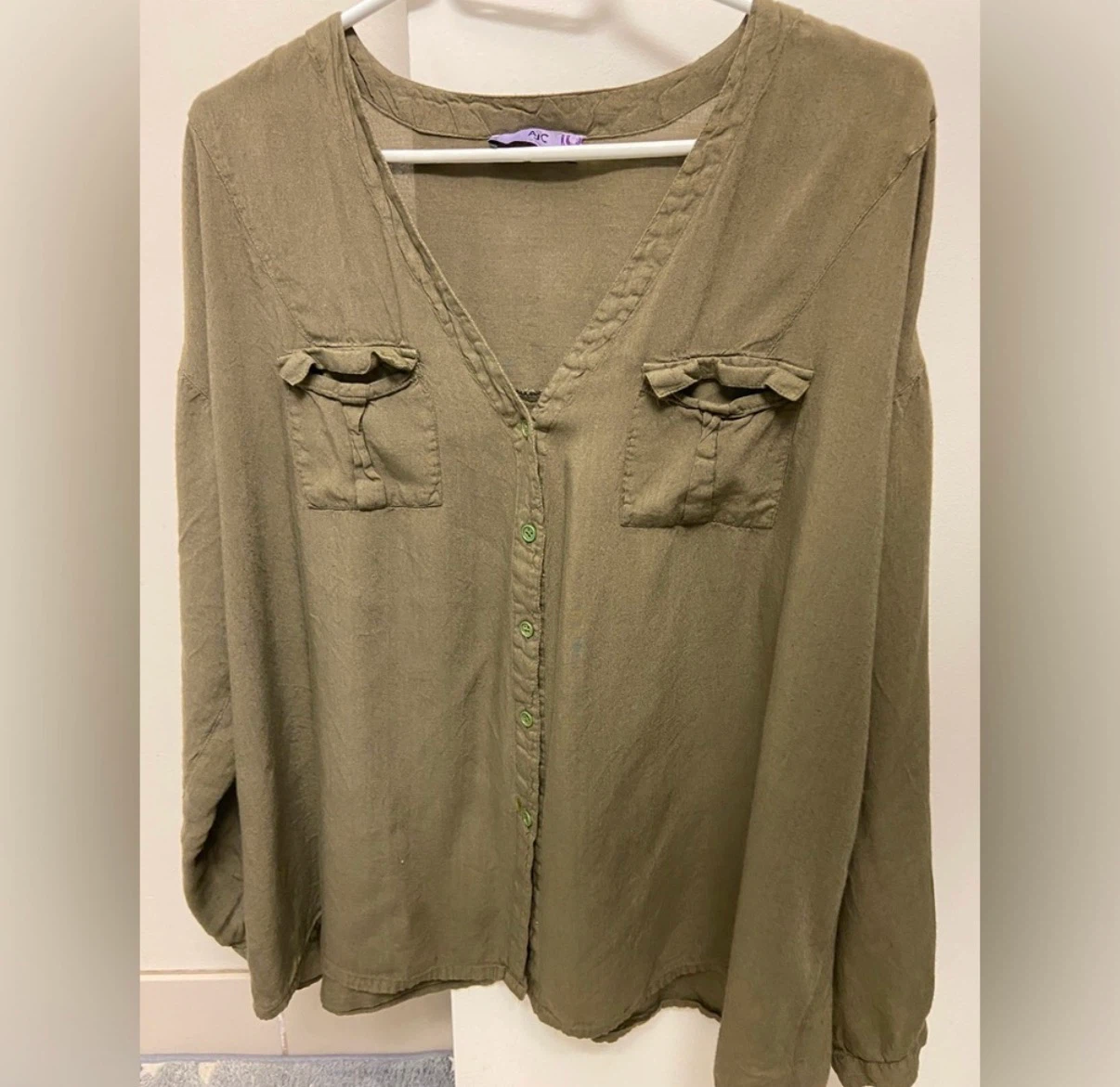 🔥3 for $6🔥 Women's blouse -fair condition(minor flaws)