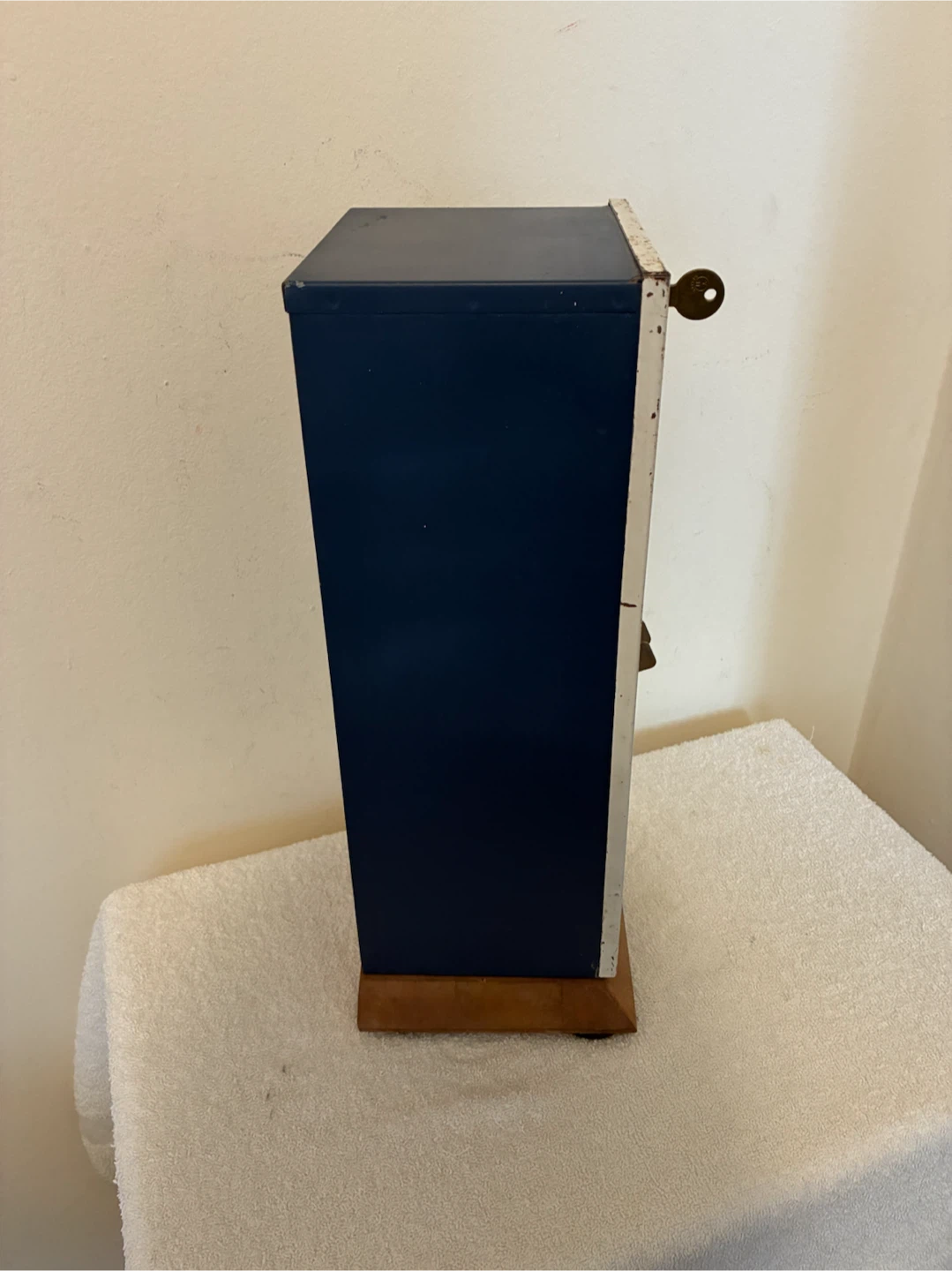 Vintage U.S. Postage Stamp Vending Machine - photo 2