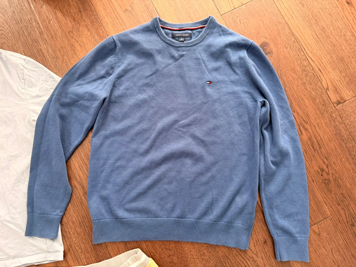$10 for everything!! Tommy Sweater, tshirt and shorts bundle - photo 2