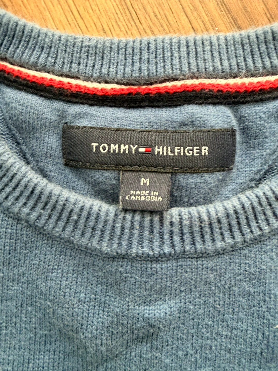 $10 for everything!! Tommy Sweater, tshirt and shorts bundle - photo 3