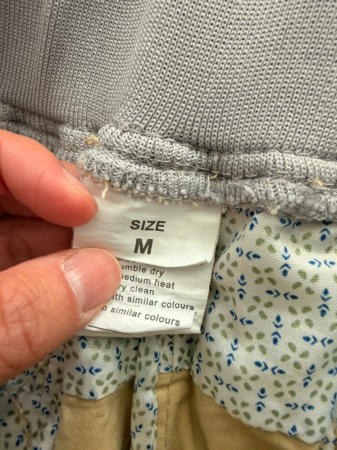$10 for everything!! Tommy Sweater, tshirt and shorts bundle - photo 5