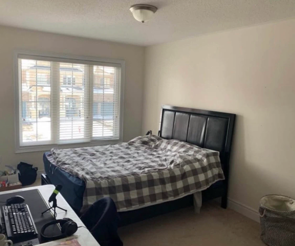 Upper level spacious room for rent