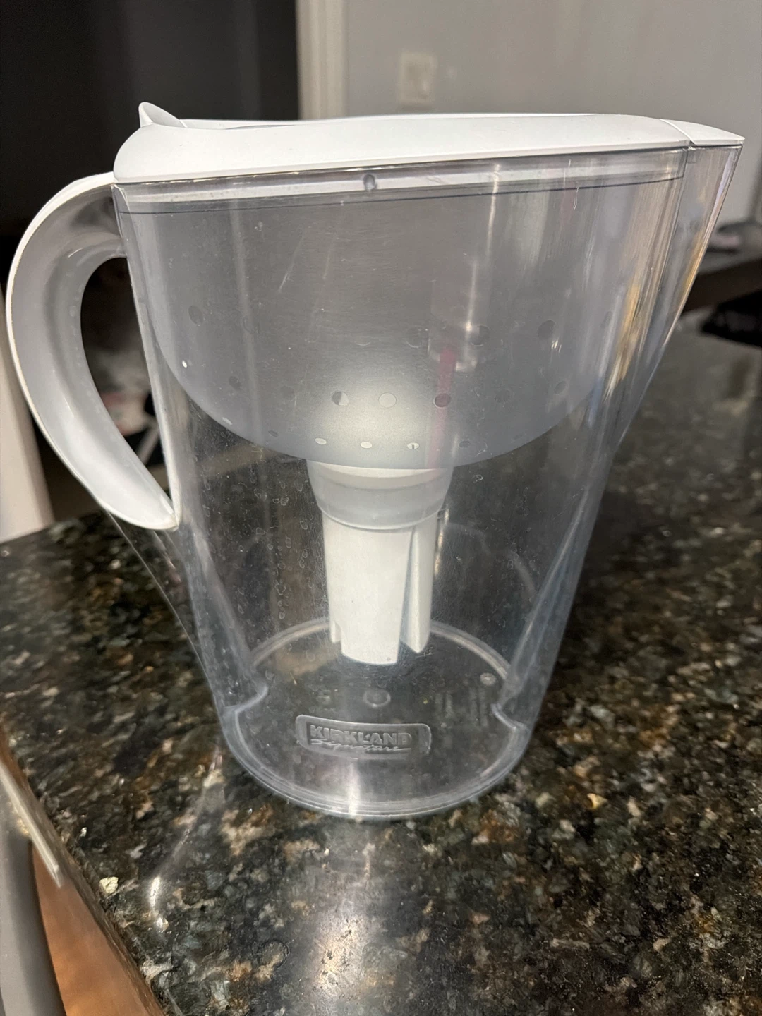 Kirkland Signature Water Filtration Pitcher + new filter
