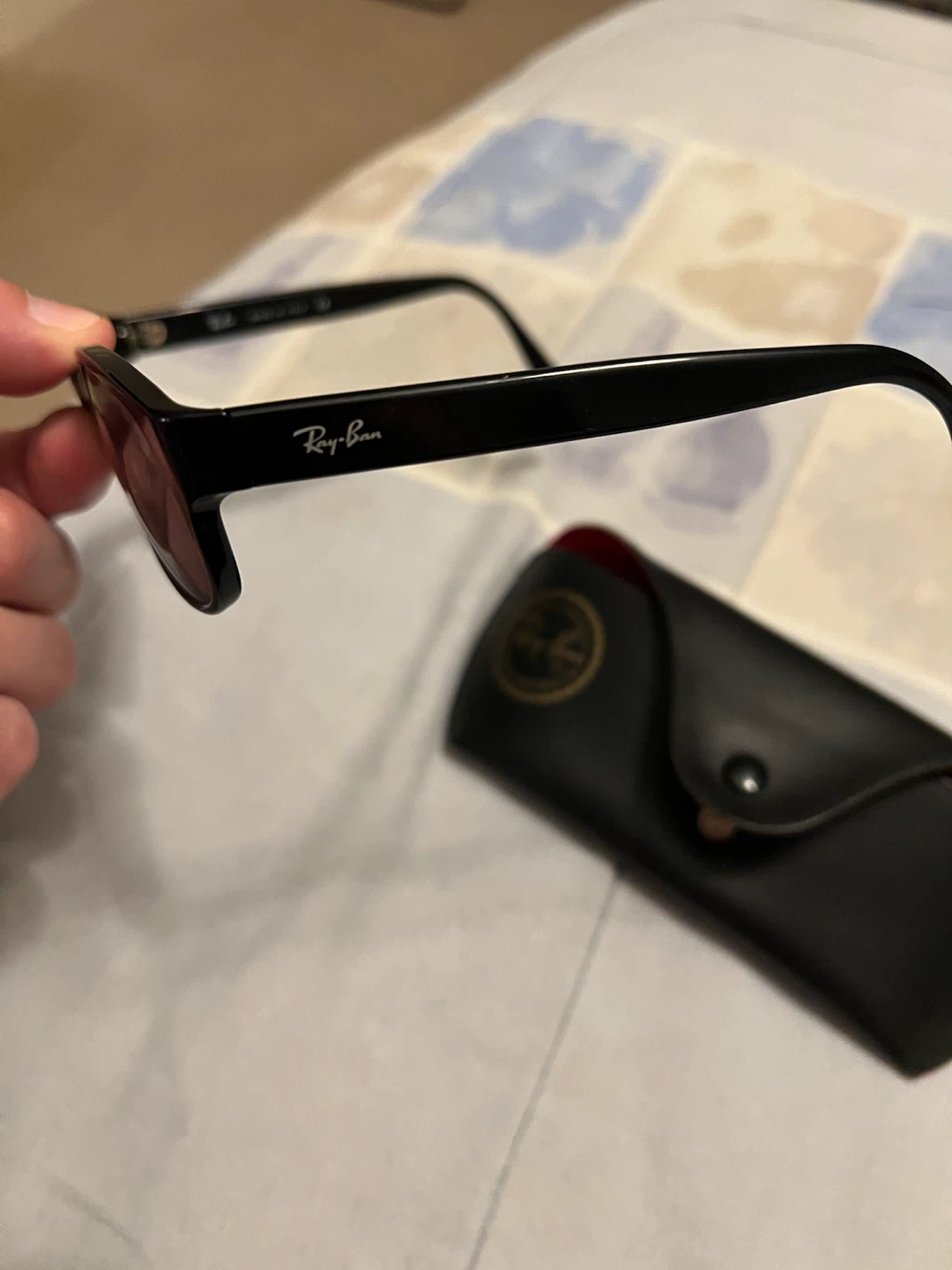 Black Ray-Ban Sunglasses with Case - photo 2