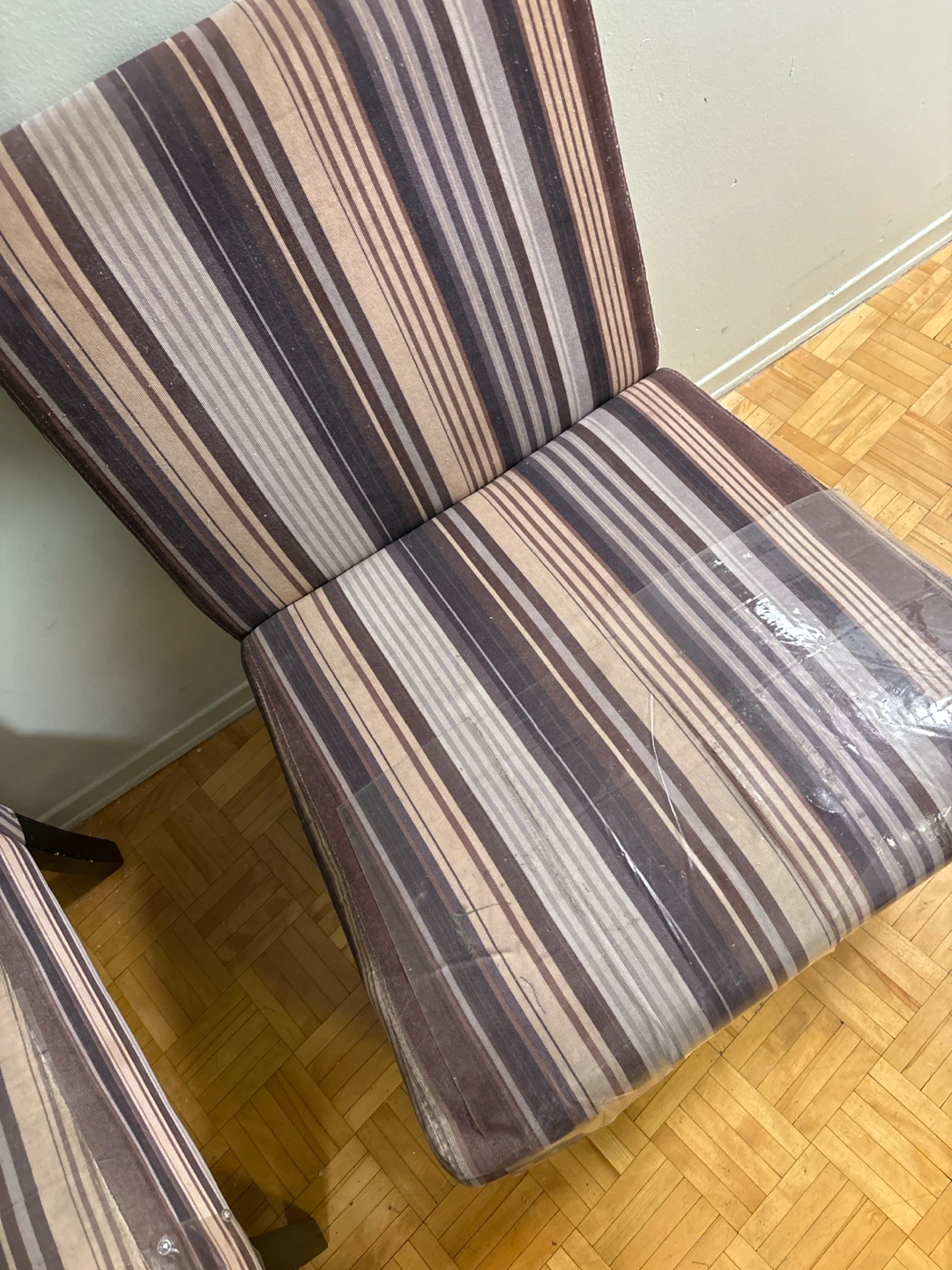 Two striped accent chairs - photo 2