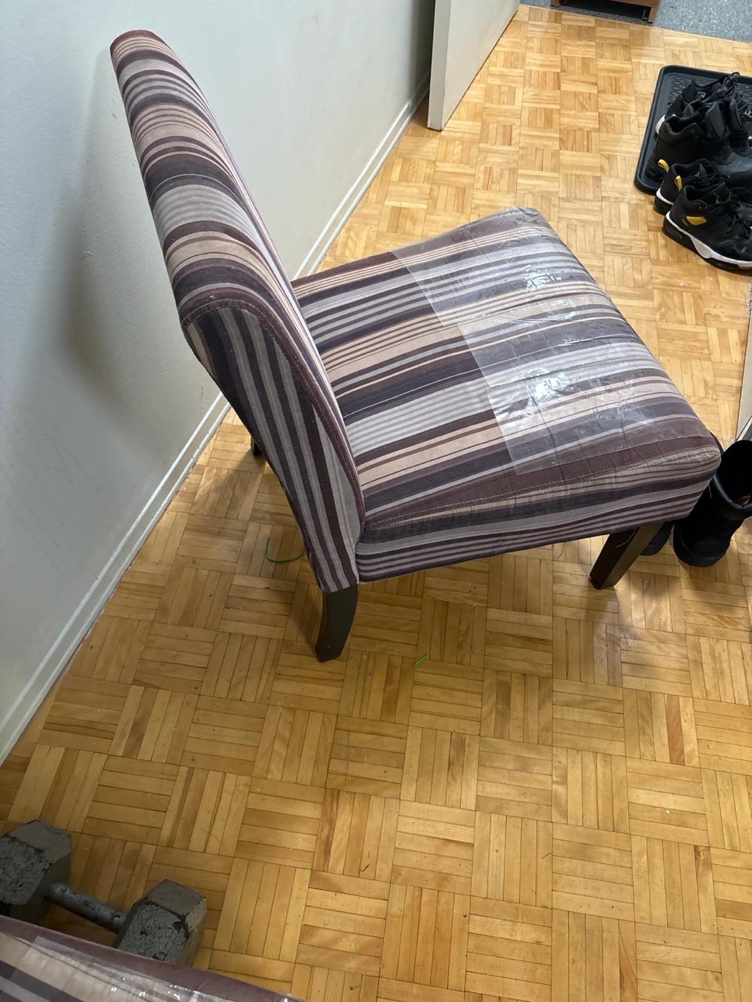 Two striped accent chairs - photo 3