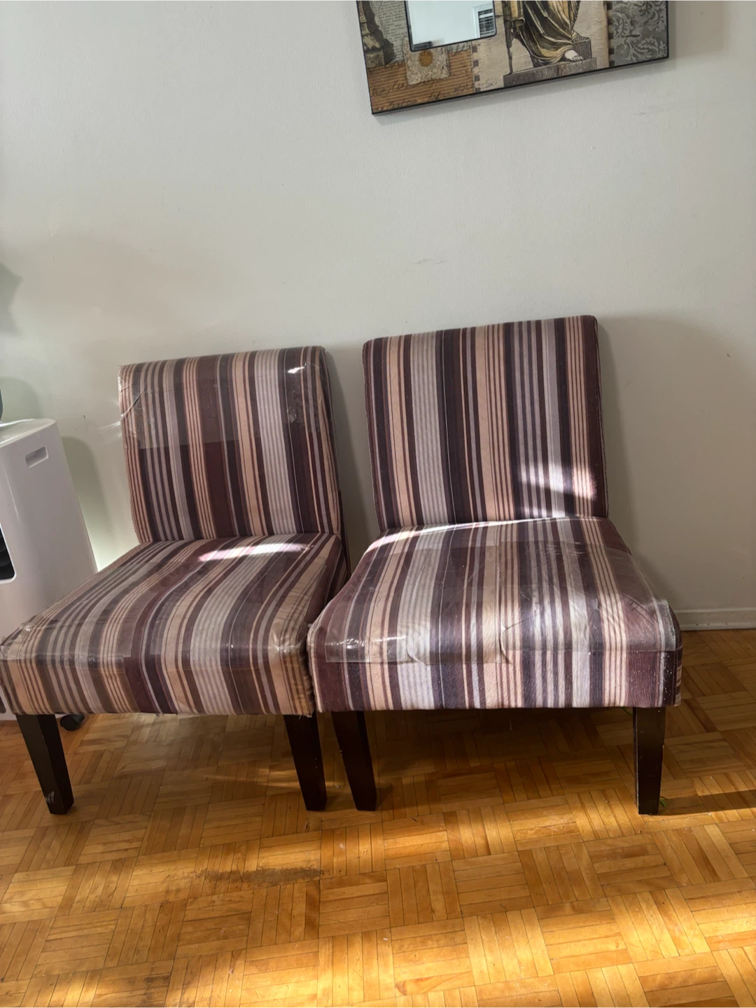 Two striped accent chairs - photo 5