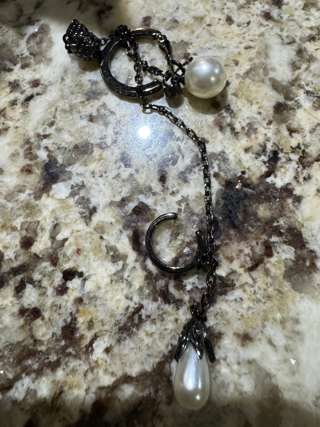 Alexander McQueen single Black Metal Pearl Earrings