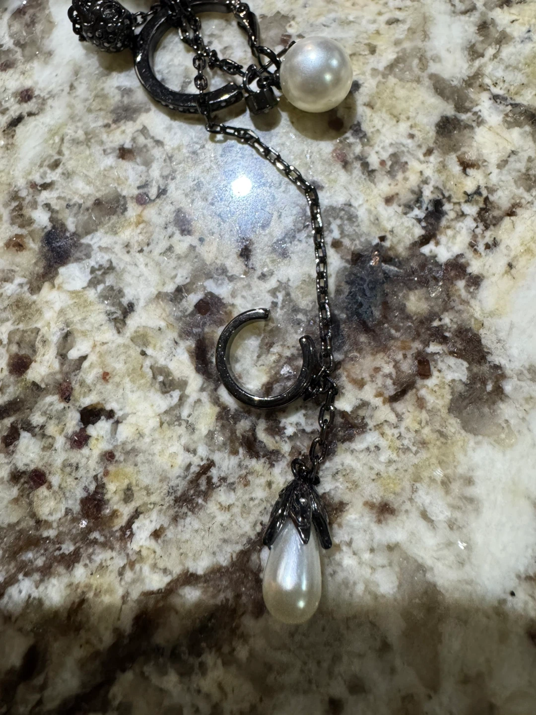 Alexander McQueen single Black Metal Pearl Earrings - photo 3