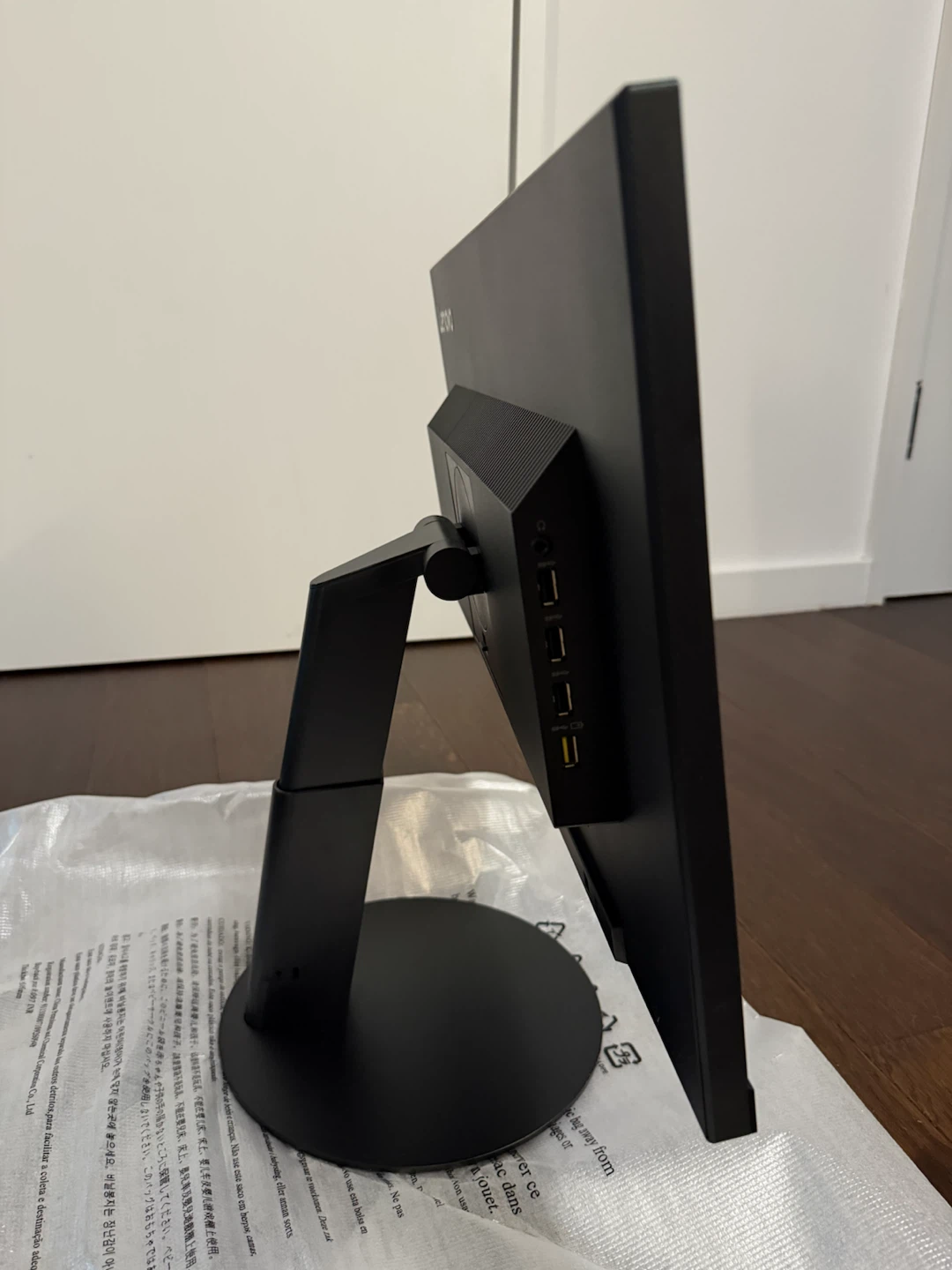 Lenovo ThinkVision Monitor T24-i10 24inch (cords included) - photo 4