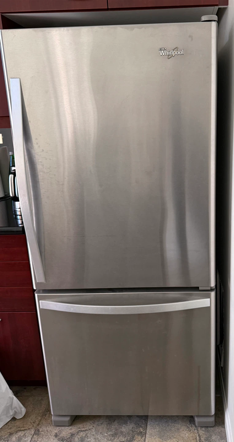 Whirlpool Fridge 19 cu ft, 30”