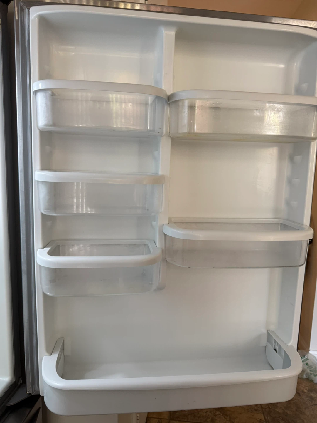 Whirlpool Fridge 19 cu ft, 30” - photo 4
