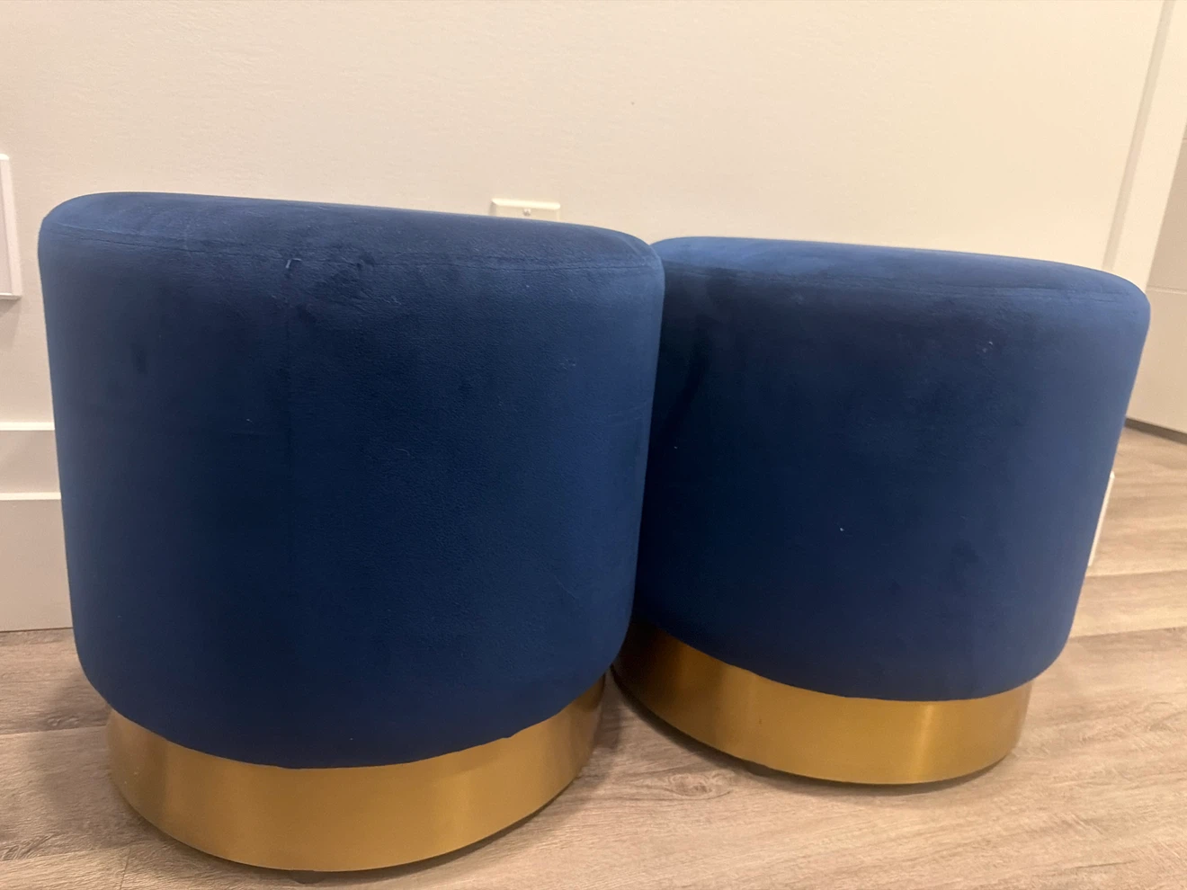 Two navy blue velvet ottomans - photo 2