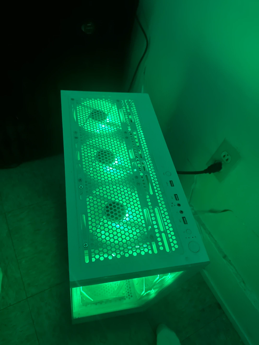 Custom White Gaming Desktop pc - photo 3