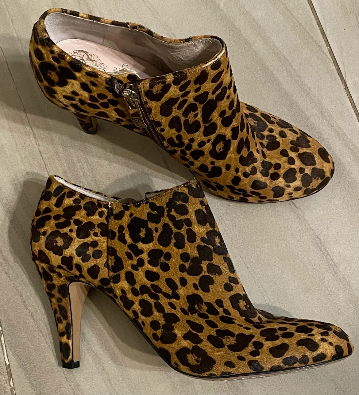 Vince Camuto leopard print booties size 5.5