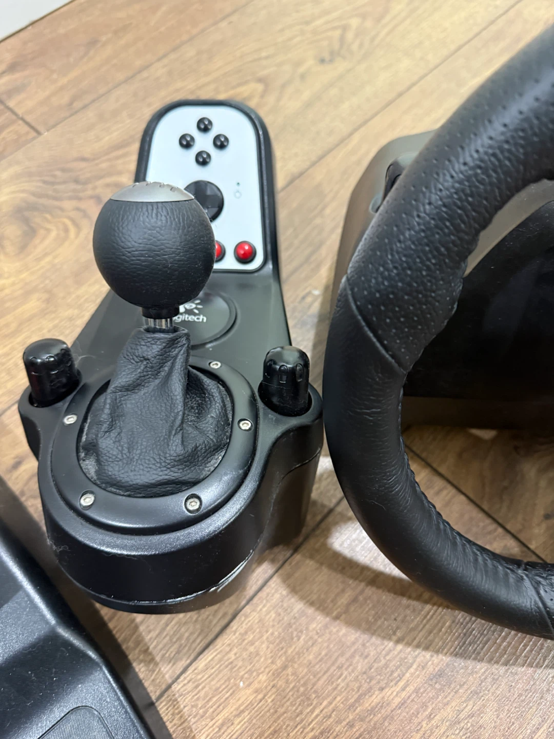 Logitech G27Racing Wheel with Pedals and Shifter