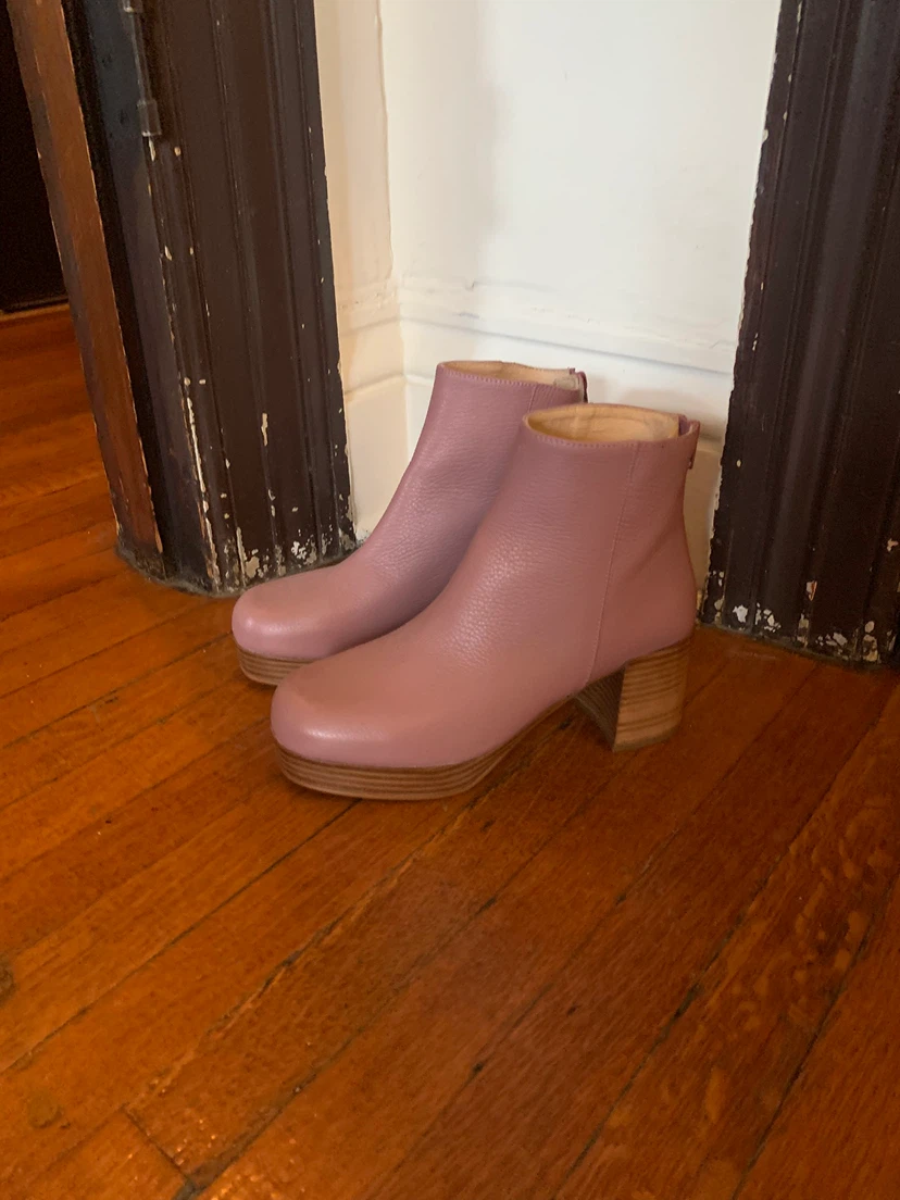 Intentionally blank platform boots
