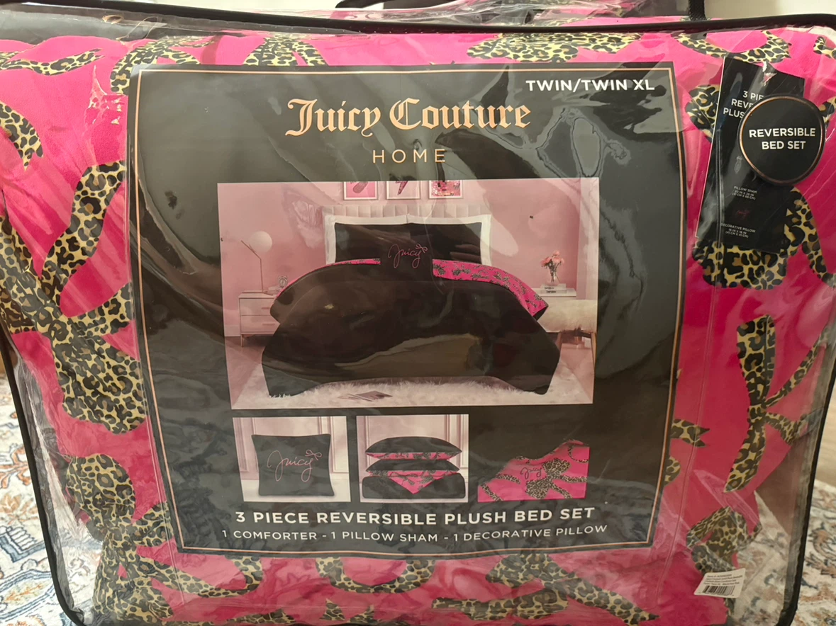 Juicy Couture Twin/Twin XL Reversible Plush Bed Set