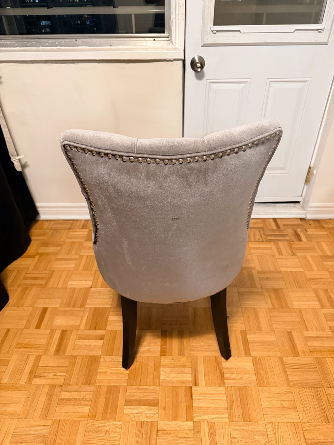 Grey Velvet Tufted Accent Chair - photo 3