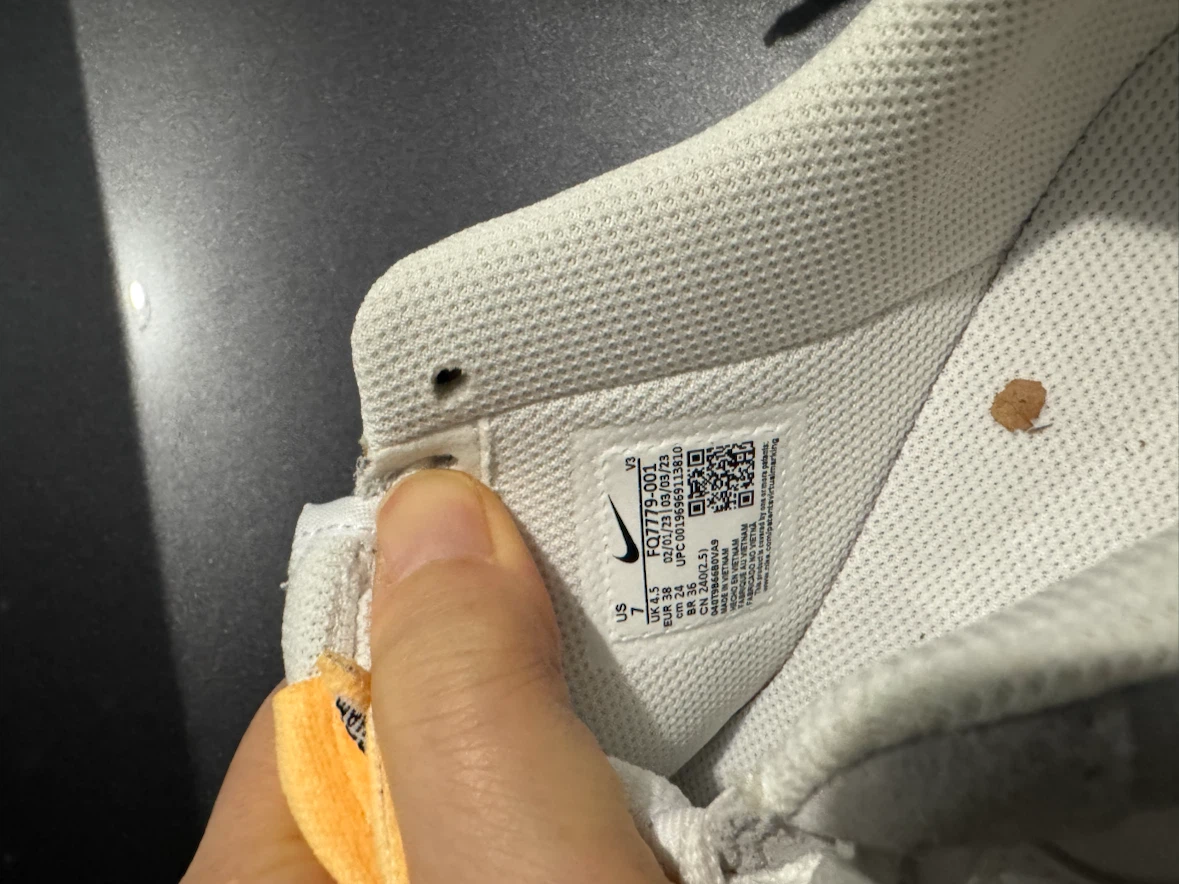 Nike Sneakers – Size US 7 – Brand New! - photo 3