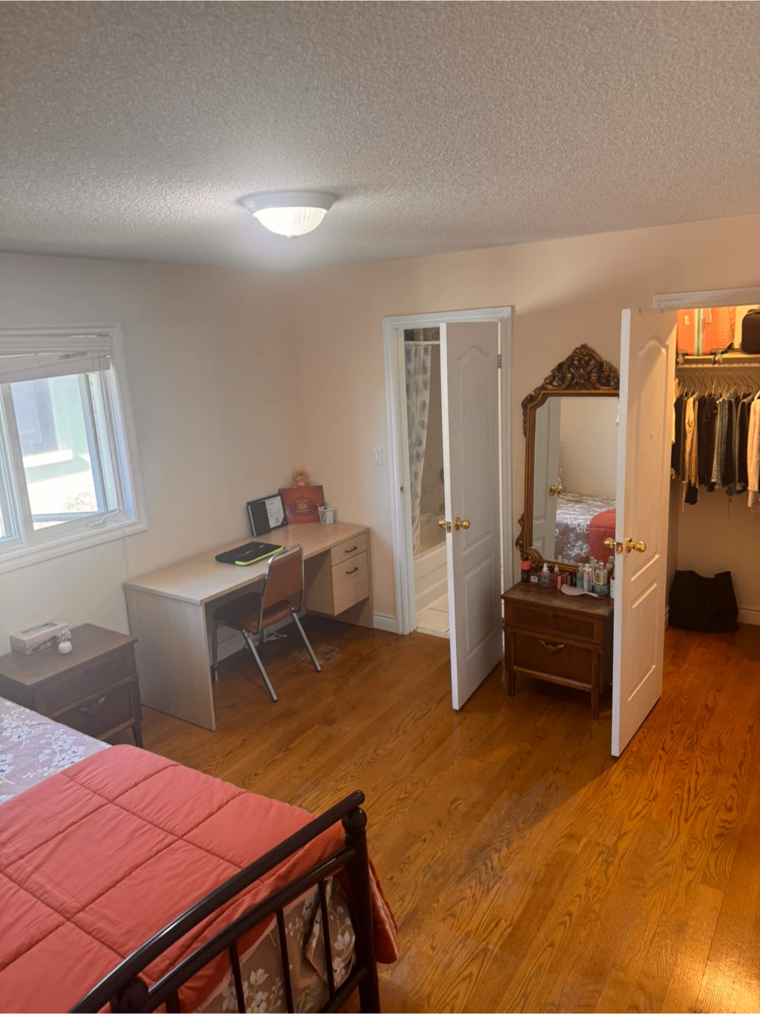Room for rent, suited for female students - photo 2