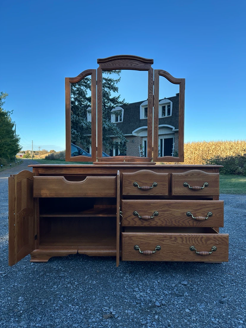 Beautiful Vintage Shermag Oak Wood Dresser (CAN DELIVER) - photo 3