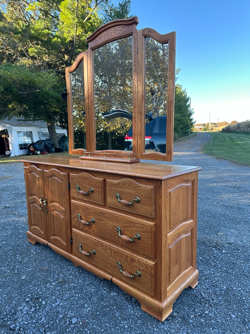 Beautiful Vintage Shermag Oak Wood Dresser (CAN DELIVER) - photo 4