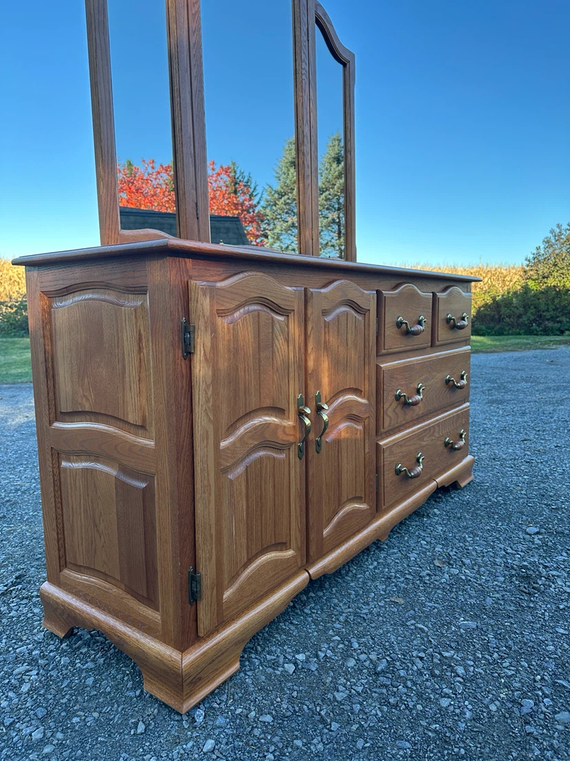 Beautiful Vintage Shermag Oak Wood Dresser (CAN DELIVER) - photo 5