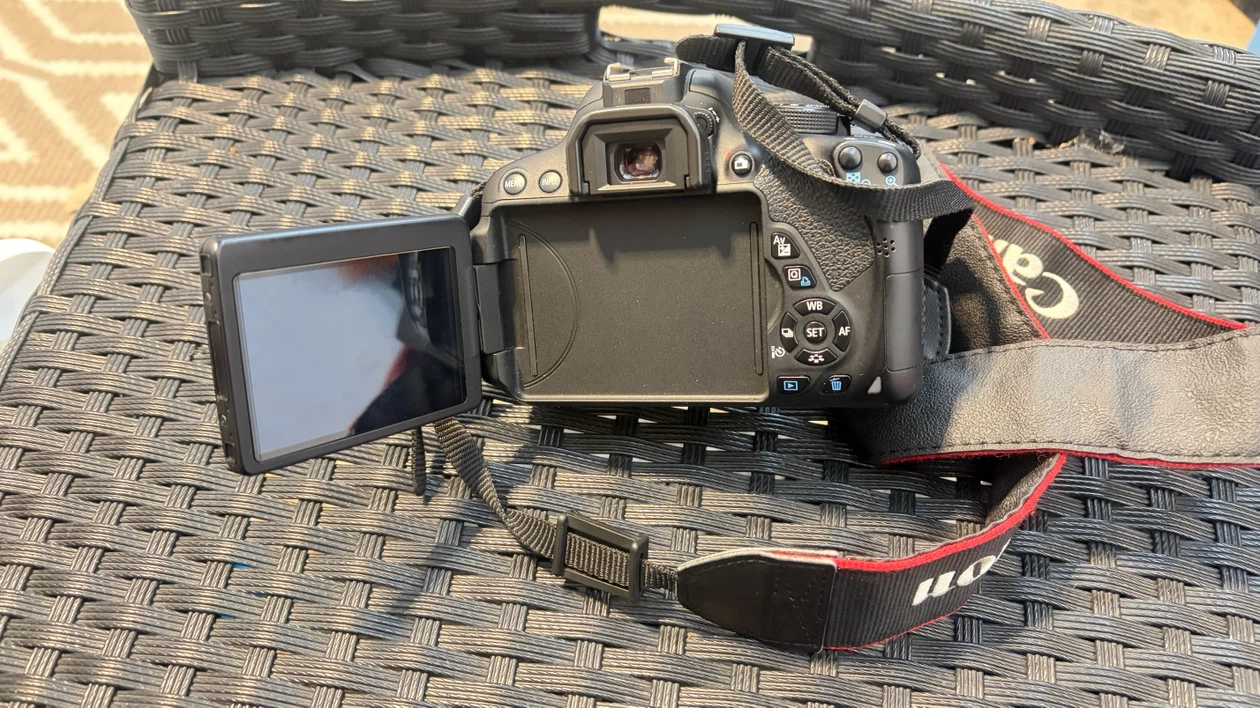Canon EOS 700D Camera with Two Lenses - photo 3