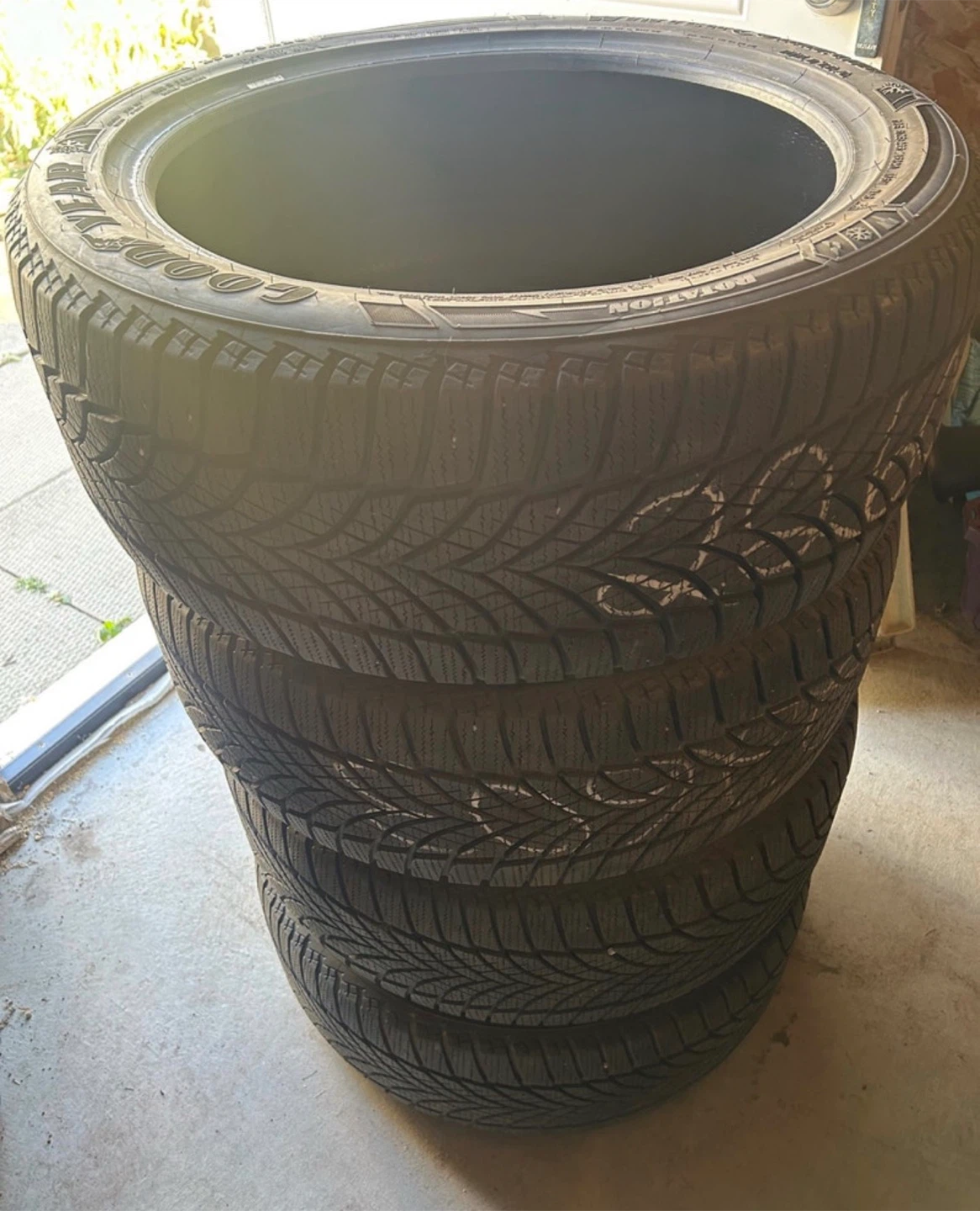 Set of 4 Goodyear WinterCommand Ultra Tires - photo 4