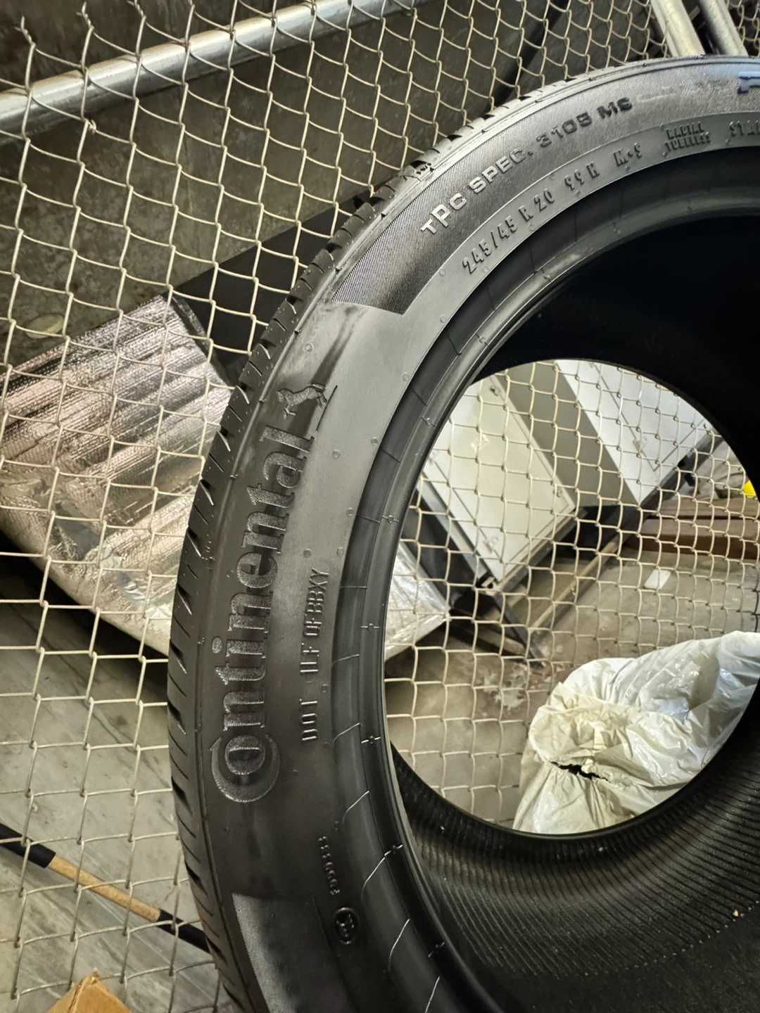 Set of 4 Continental Tires 245/45 R 20 - photo 4