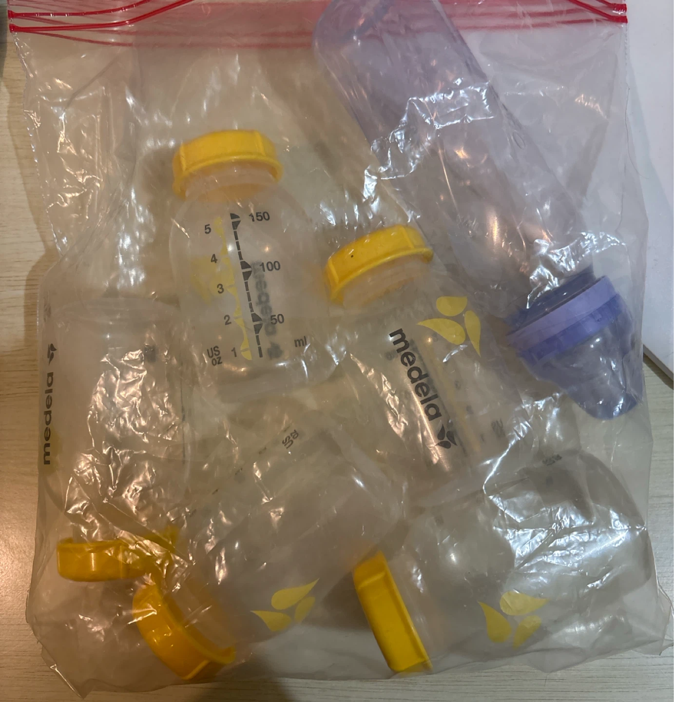 Medela Breastmilk storage bottles +++
