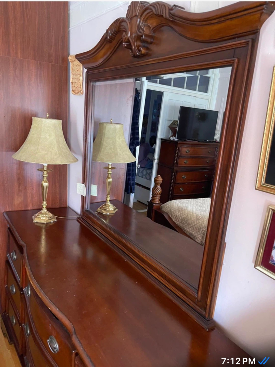 Traditional Bedroom Furniture Set