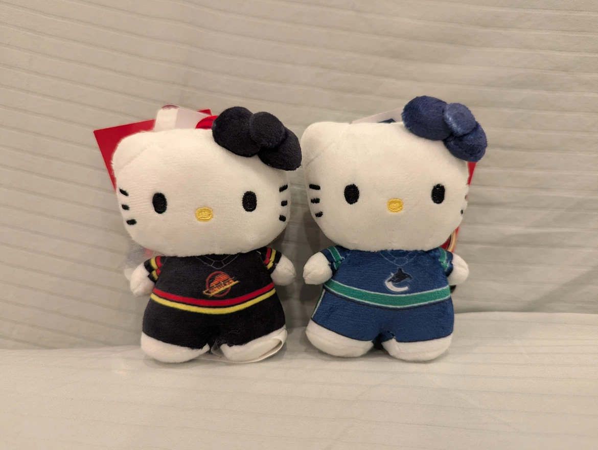 Vancouver Canucks Hello Kitty Plush Keychains (a set of 2) - photo 2