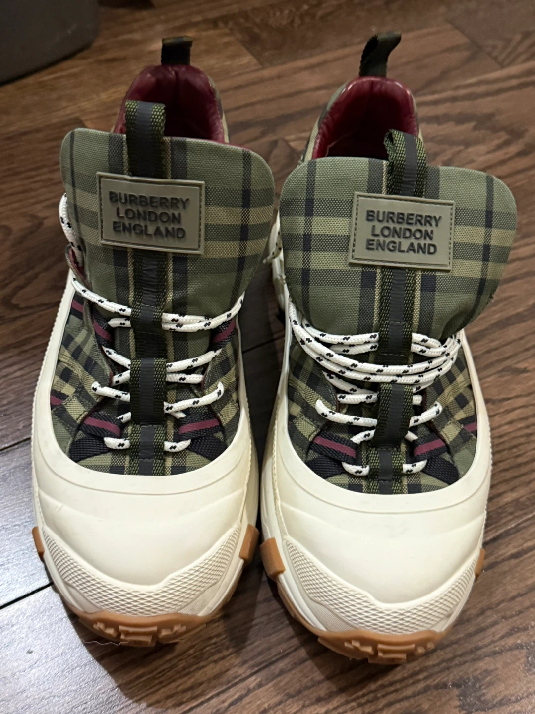 Authentic Burberry Arthur Sneakers military 43