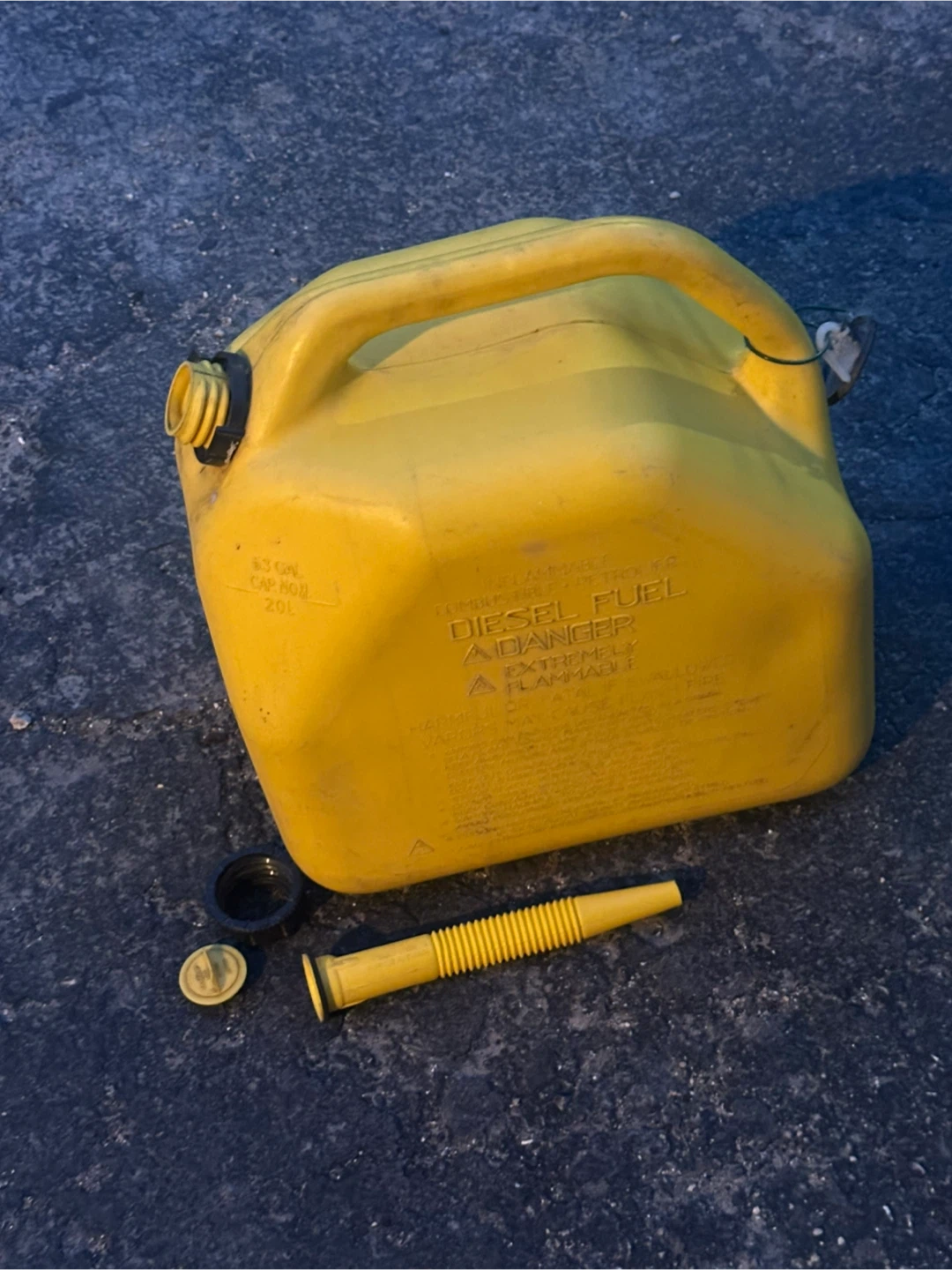 20L Yellow Diesel Fuel Can - photo 2