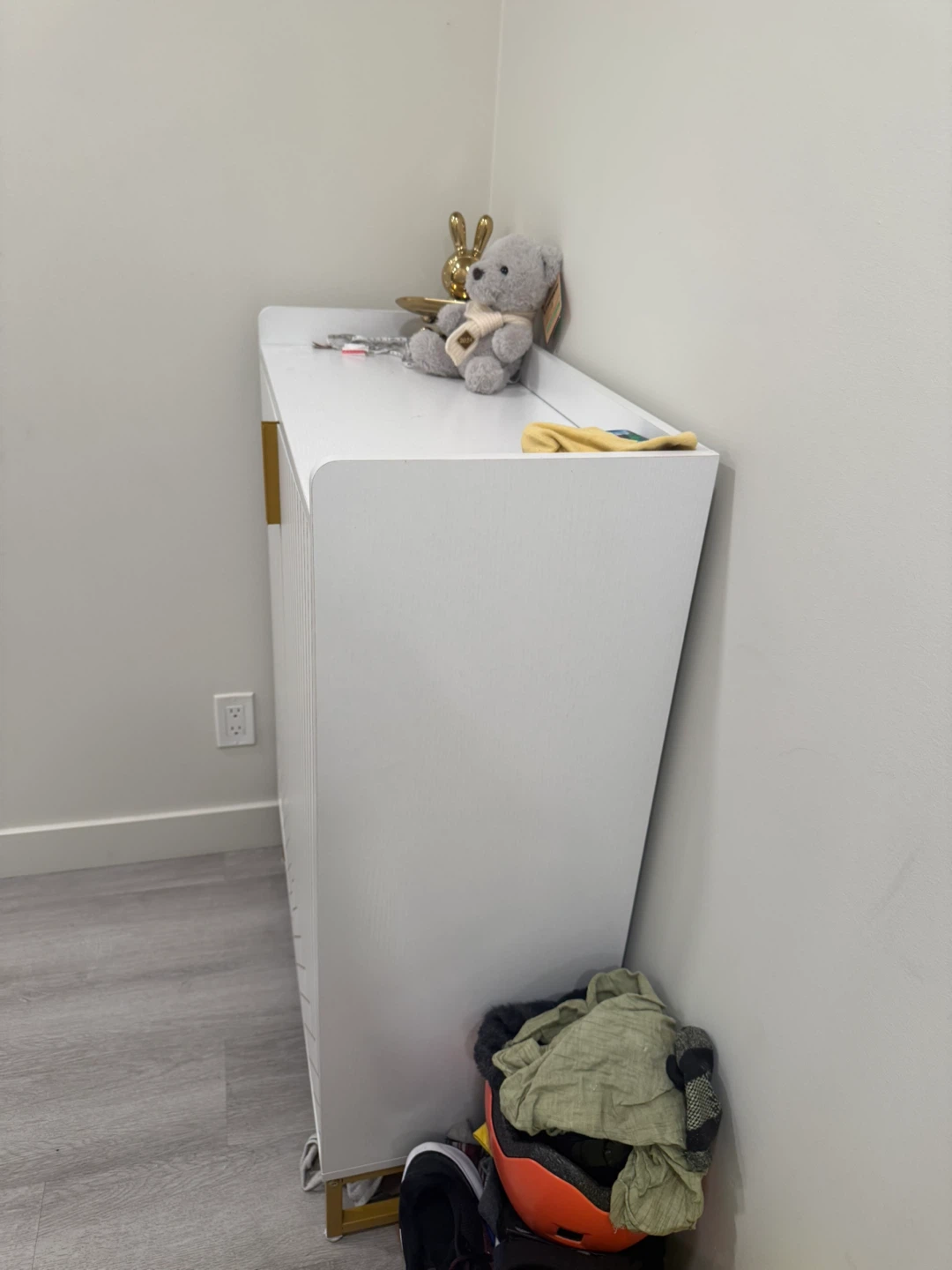 Modern White and Gold Accent Shoe Cabinet - photo 5