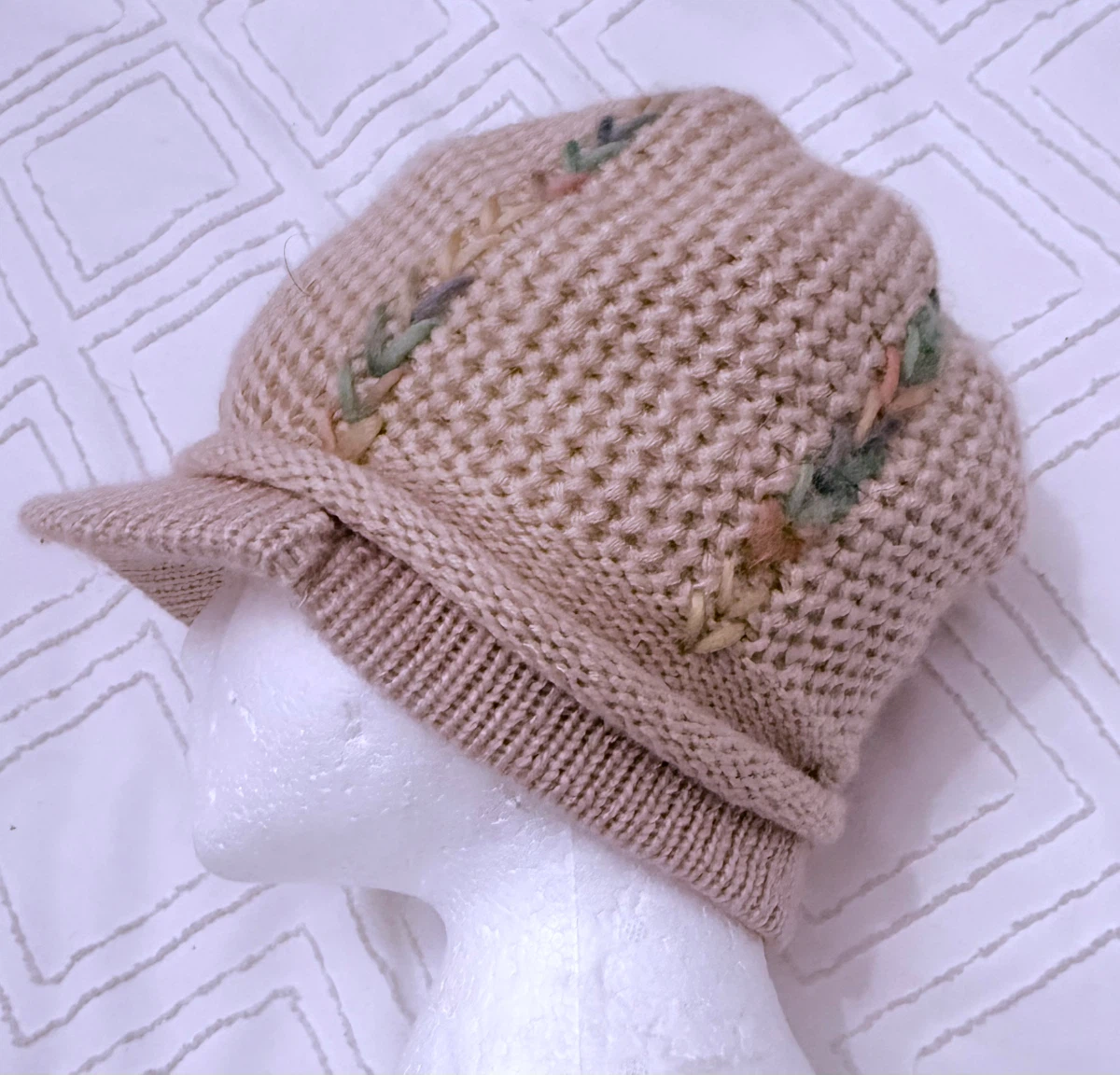 Beige Knit Newsboy Hat with Multi-Coloured Stitching - photo 3