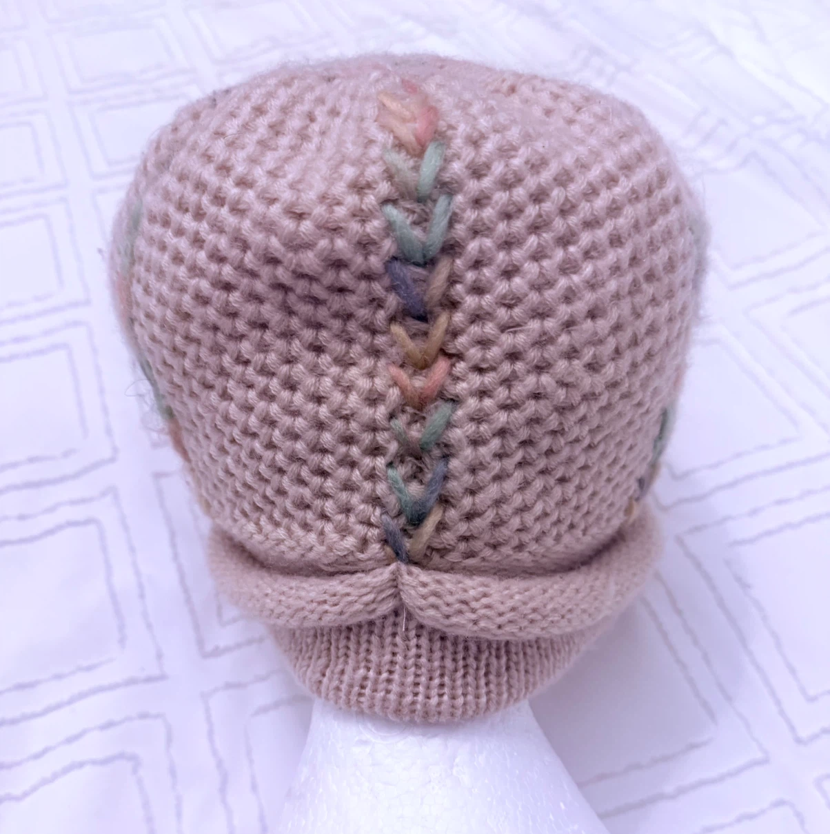 Beige Knit Newsboy Hat with Multi-Coloured Stitching - photo 4