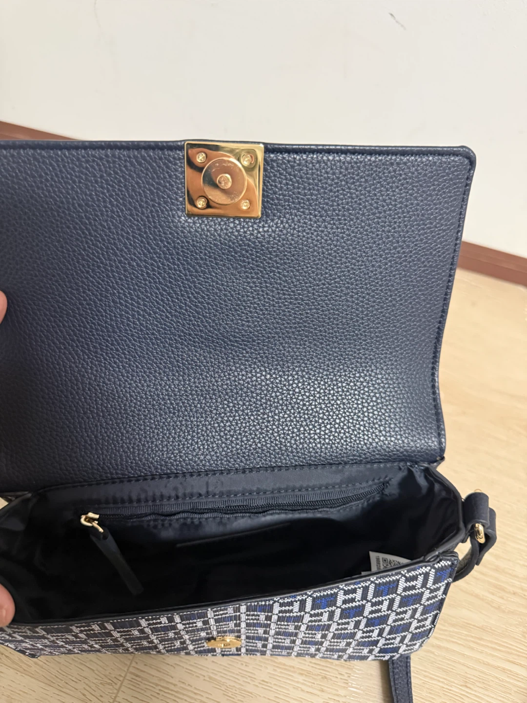 Tommy Hilfiger Monogram Crossbody Bag - photo 3