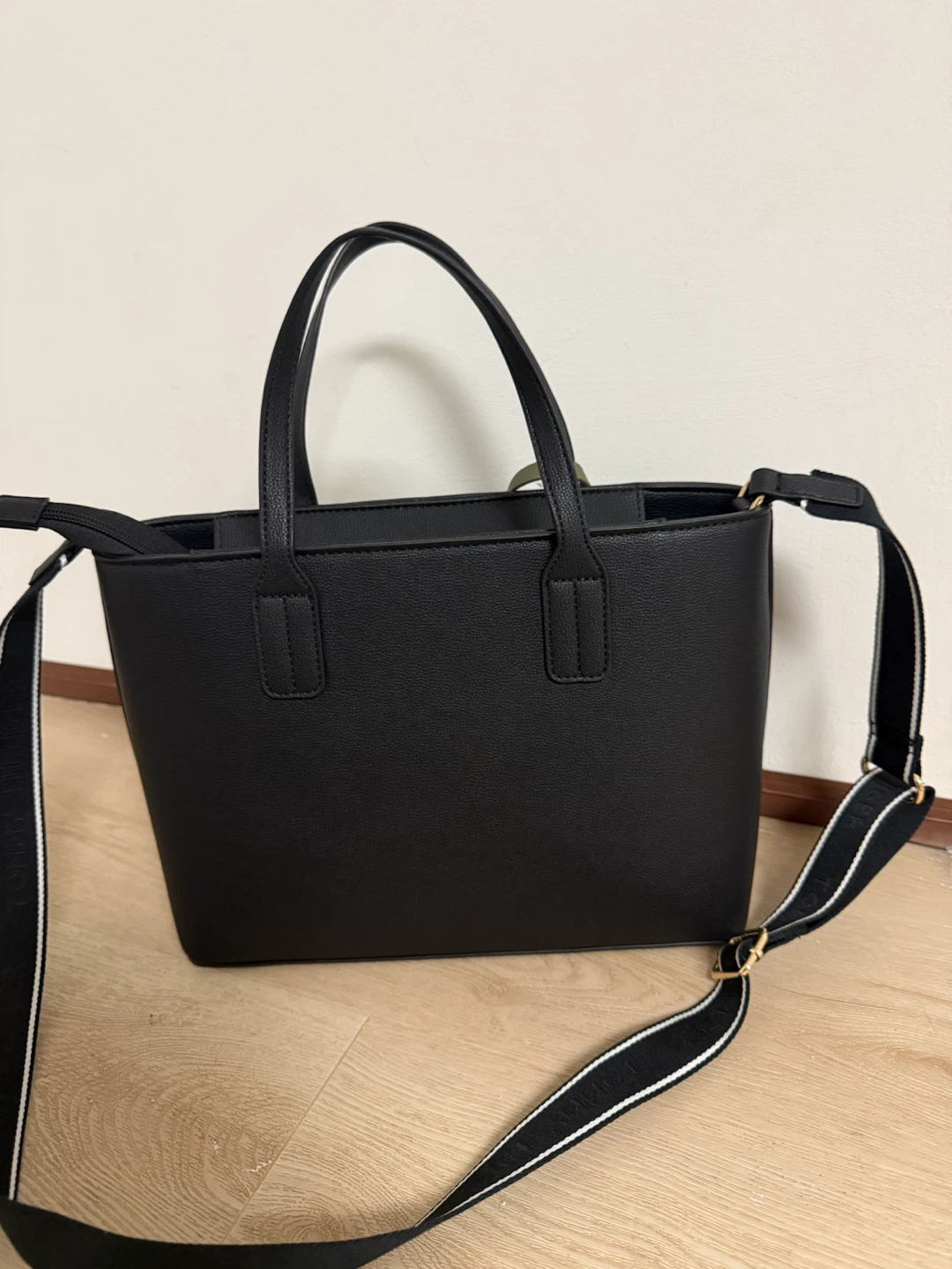 Tommy Hilfiger Black Tote Bag - photo 2