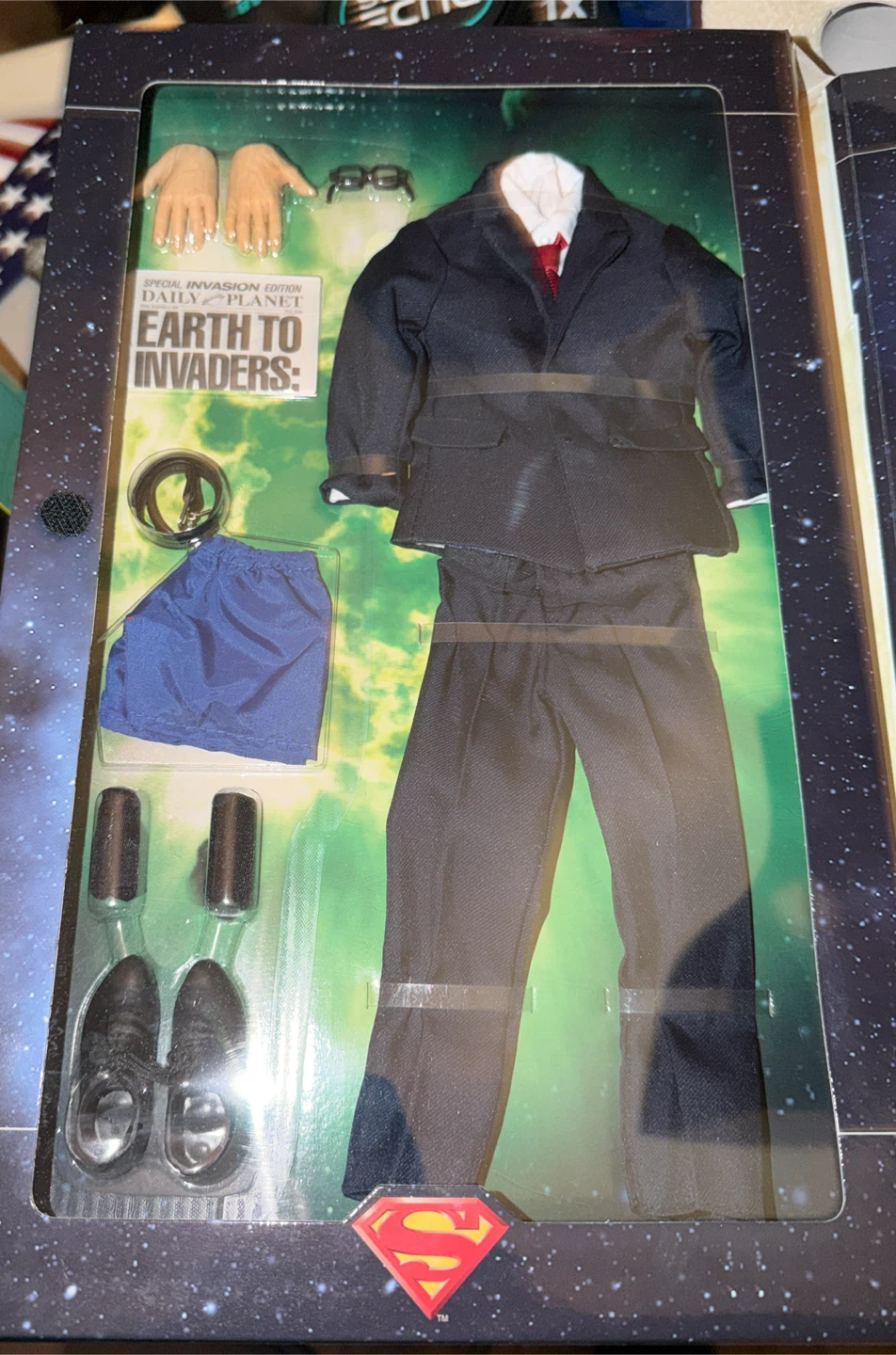 DC Direct Superman 13 Inch Deluxe Collector Figure - photo 5