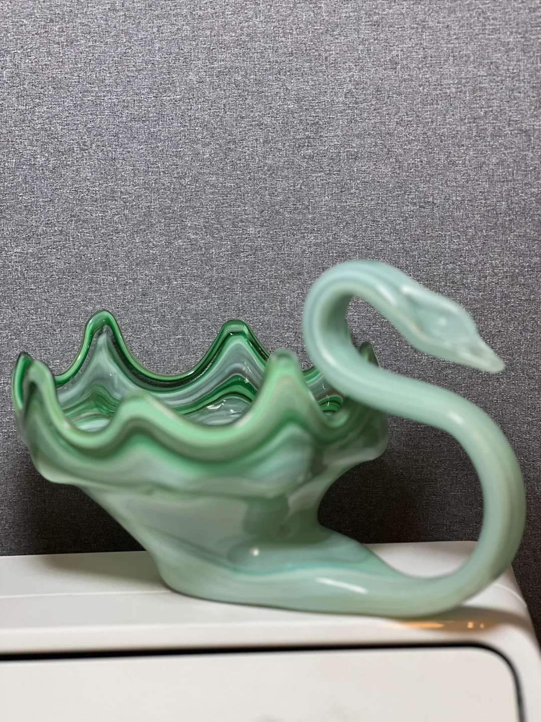 Vintage Green Slag Glass Swan Dish / Bowl - Ruffled Edge - photo 2