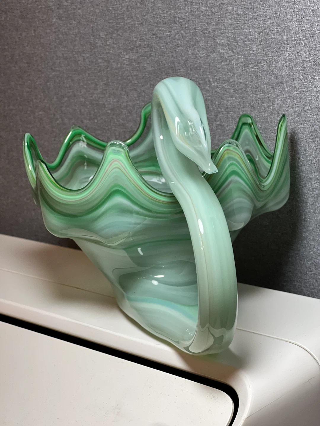 Vintage Green Slag Glass Swan Dish / Bowl - Ruffled Edge - photo 3