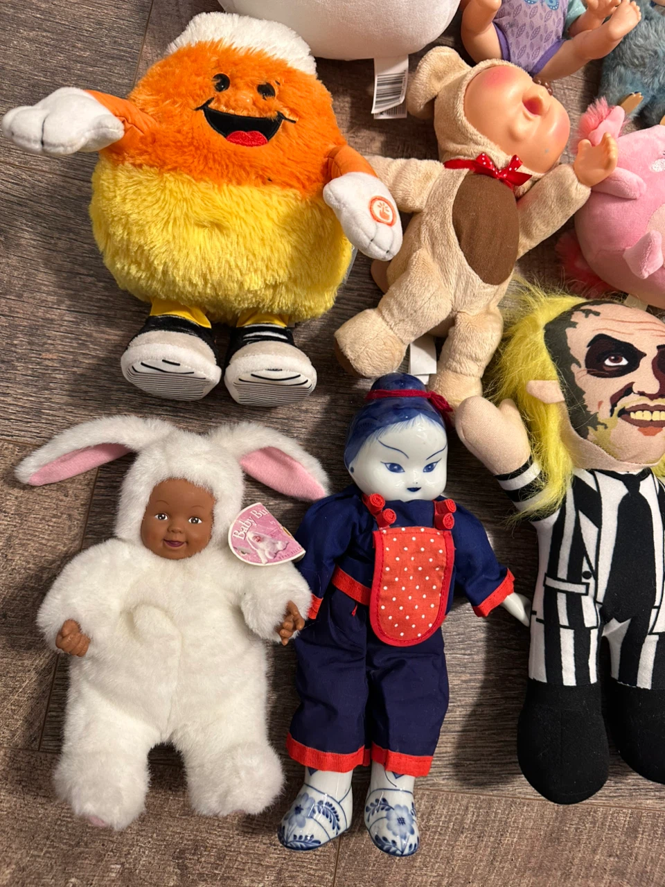 Assorted Plush Toys and Dolls Bundle - photo 2