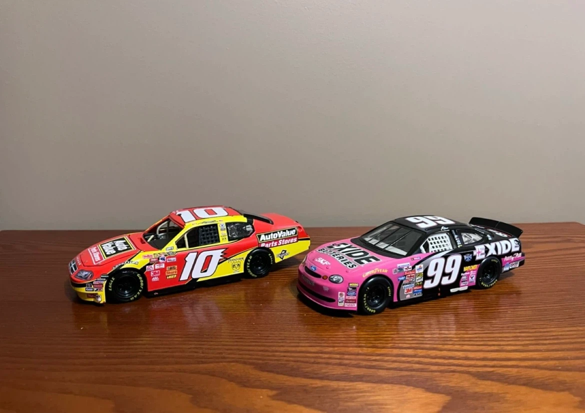 NASCAR CARS 1:24 SCALE DIECAST (Read description)